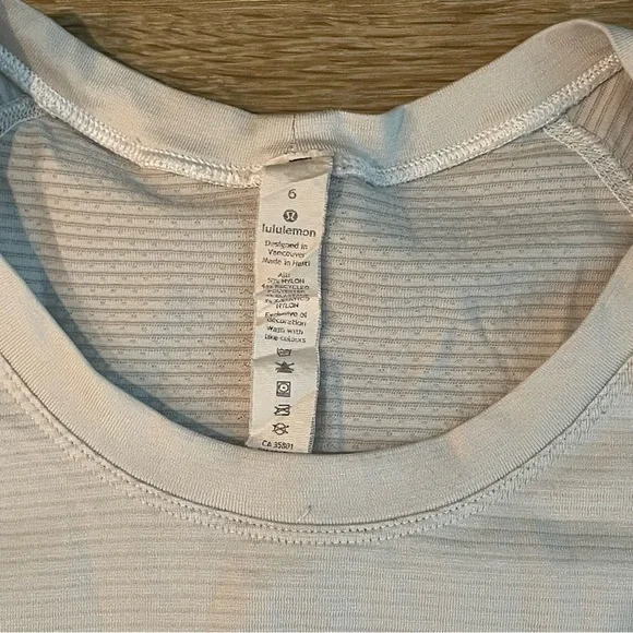 Lululemon swiftly tee - Picture 3 of 3